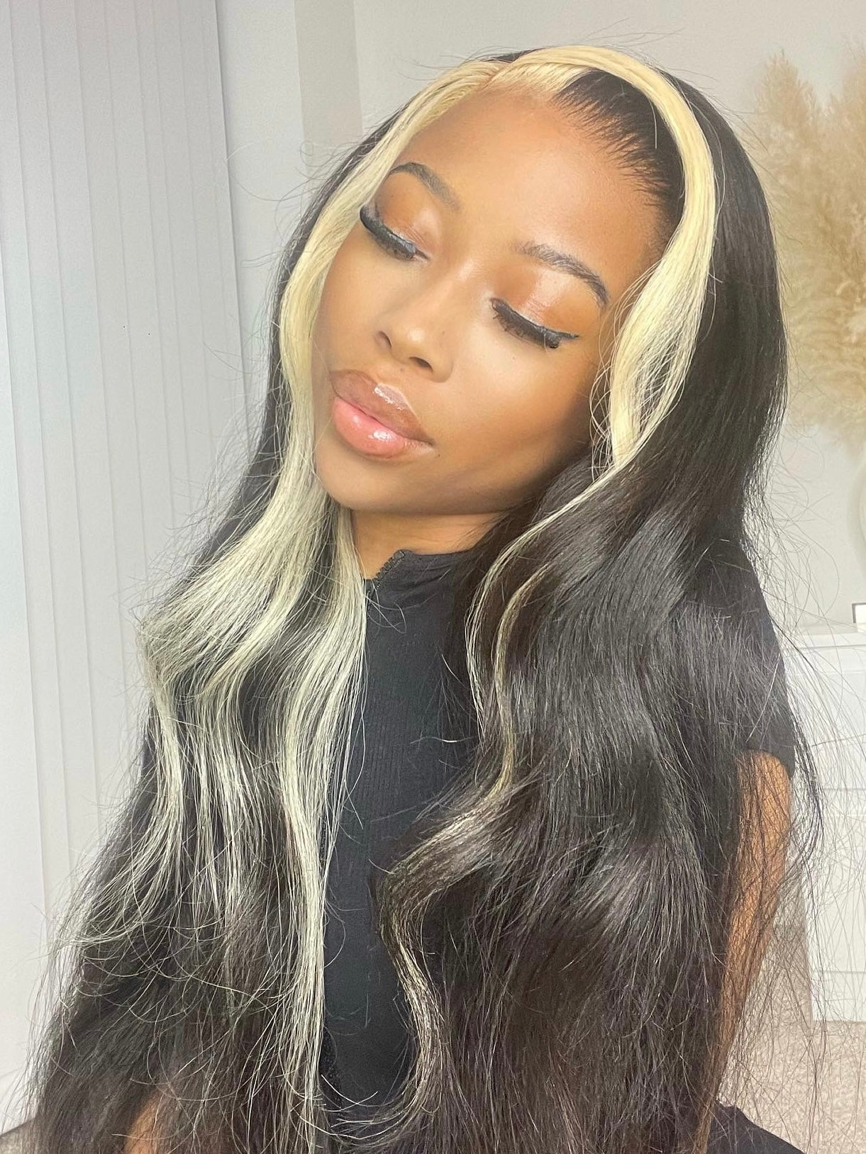 SKUNK STRIPE 28” LACE FRONTAL WIG 13x4